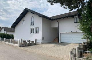 Haus kaufen in Taubenweg 10, 94428 Eichendorf, Attraktives Zweifamilienhaus mit Pool, Sauna und großzügigem Garten in ruhiger Lage