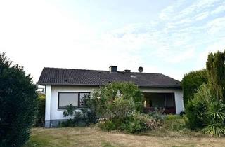 Haus kaufen in 41569 Rommerskirchen, Freistehender Bungalow in ruhiger Wohnlage von Rommerskirchen-Sinsteden mit Blick ins Grüne