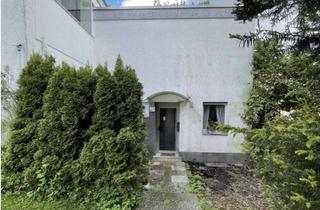 Reihenhaus kaufen in 34132 Brasselsberg, Reihenhaus mit Bachlauf, 3 Balkonen, neues Dach und viel Potenzial!