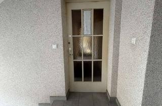 Wohnung kaufen in 76532 Oos, Handwerker aufgepasst: 1,5 Zimmer-Wohnung im Dornröschenschlaf!