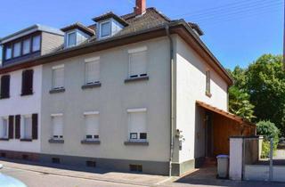 Mehrfamilienhaus kaufen in 68229 Mannheim, Mehrgenerationenhaus: 2 Wohnungen renoviert, Pool und traumhafte Außenanlage, Potenzial 3. Whg. DG