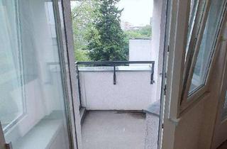 Wohnung kaufen in Stadtrandstraße 490, 13589 Spandau, Maklerfrei/Bezugsfrei! 1 Raum, 4. Stock, Spandau, Balkon, EBK, Wannenbad, Lift, Park; Bus 37 in 150m