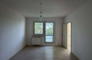 Wohnung mieten in Havelländer Ring 42, 12629 Hellersdorf, Single-Apartment mit Aufzug, Balkon und Wannenbad - nur für EINE Person!