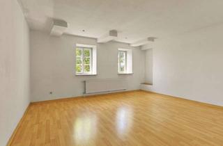 Wohnung kaufen in 71229 Leonberg, Mitten in der Leonberger Altstadt - 3-Zimmer-Wohnung im denkmalgeschützten Gebäude inkl. Stellplatz