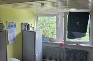 Wohnung kaufen in 41065 Mönchengladbach, Kapitalanlage: Vermietete 3-Zimmer-Dachgeschosswohnung mit hohem Renditepotenzial.