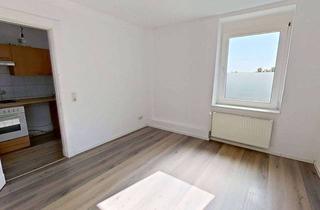 Wohnung mieten in Färberstr. 23, 24534 Innenstadt, Zentral & ruhig zugleich: Hell geschnittene 2-Zimmer-Dachgeschosswohnung in Neumünster