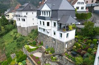 Haus kaufen in 58762 Altena, Großzügiges Zweifamilienhaus mit Weitblick und Gartenpark in Altena