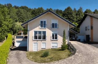 Einfamilienhaus kaufen in 56412 Ruppach-Goldhausen, großzügiges Einfamilienhaus mit Einliegerwohnung, Doppelgarage und Carport