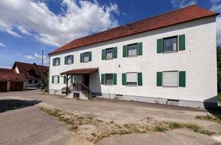 Anlageobjekt in 86568 Hollenbach, Sanierungsbedürftiges Zweifamilienhaus mit großem Entwicklungspotenzial auf 1100m² Grundstücksfläche