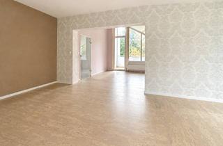 Wohnung kaufen in 28816 Stuhr, Über den Dächern zuhause: Dachgeschosswohnung mit Loggia und Stellplatz