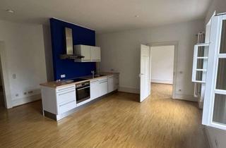 Wohnung kaufen in 76133 Innenstadt-West, Wohnen im Baudenkmal „Domänenkanzlei“ – sanierte Altbauwohnung mit Balkon, bezugsfrei & provisionsfr