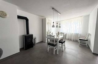 Haus kaufen in 75217 Birkenfeld, Modernisiertes Zweifamilienhaus mit Garage und Carport in Birkenfeld – ab sofort verfügbar