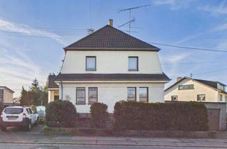 Haus kaufen in 66299 Friedrichsthal, Friedrichsthal-Bildstock: Freistehendes Ein-/Zweifamilienhaus mit 177 m², Garten & 2 Garagen