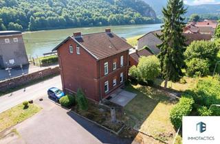 Haus kaufen in 55585 Niederhausen, Am Stausee wohnen, Miete erhalten: Zweifamilienhaus für Gestalter und Entwickler