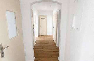 Wohnung mieten in 31134 Hildesheim, Teil-Renovierte helle 4,5 Zimmer Wohnung mit Balkon