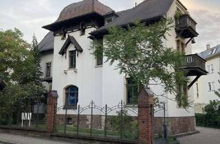 Wohnung mieten in Zinzendorfstr. 17, 01445 Radebeul, Schöne 1-Zimmer Dachgeschosswohnung in denkmalgeschützter Villa in zentraler Lage von Radebeul