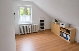 Wohnung mieten in An Der Fnuggenburg 3b, 26524 Hage, Küstennähe trifft Gemütlichkeit: 2-ZKB-Dachgeschosswohnung in Hage