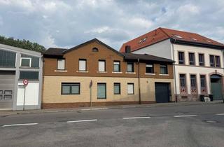 Haus kaufen in 66849 Landstuhl, Großzügiges Zweifamilienhaus mit Sanierungsbedarf in Landstuhl