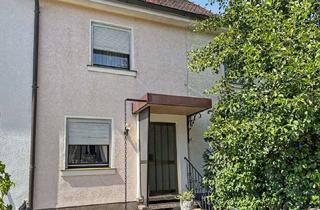 Haus kaufen in 90513 Zirndorf, Charmantes Reihenmittelhaus mit Garten, besonderem Grundriss und zwei Garagen