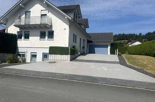 Haus kaufen in Auf Den Gärten 10, 34508 Willingen, Großzügige Immobilie mit stilvoll gestaltetem Grundstück, Wasserfläche und großzügigem Saunabereich