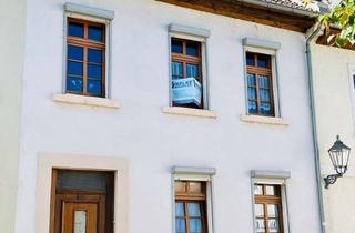 Haus kaufen in Karlsplatz 19, 06406 Bernburg, Mitten in Bernburg zuhause! Stadthaus mit Hof, Garten & Potenzial bis ca. 182 m² Wfl.