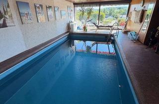 Haus kaufen in 73230 Kirchheim, Schöner, gepflegter Bungalow mit Innenpool in schöner Lager von Kirchheim-Ötlingen