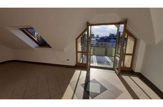 Wohnung kaufen in 86551 Aichach, Gepflegte 3-Zimmer-Dachgeschosswohnung mit Balkon & Ausbaupotenzial - 67 m² in Aichach
