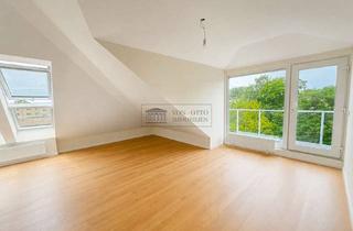 Wohnung kaufen in 12555 Köpenick, Helle 2 Zimmer Dachgeschosswohnung mit Einbauküche und Blick ins Grüne