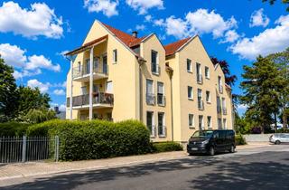 Wohnung kaufen in 09212 Limbach-Oberfrohna, Invest oder Eigennutz: Renovierte 3-Raum mit Balkon, Garage und Stellplatz im idyllischen Limbach