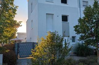 Haus kaufen in 68809 Neulußheim, Neulußheim - Urlaub zu Hause: Modernes Reiheneckhaus mit Dachterrasse und Pool
