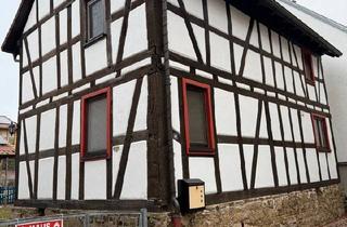 Einfamilienhaus kaufen in 35633 Lahnau, Lahnau - Fachwerkhaus im alten Ortskern mit viel Charme und Platz