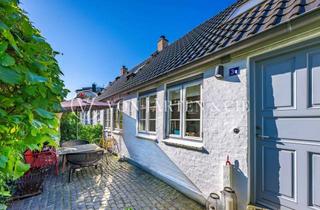 Wohnung kaufen in 22587 Blankenese, HISTORISCHES FISCHERHAUS IM HERZEN DES TREPPENVIERTELS