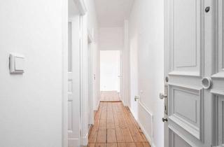 Wohnung kaufen in Beusselstraße, 10553 Berlin, Bezugsfreie 2-Zimmer-Altbauwohnung mit Dielenboden in Moabit
