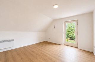 Wohnung kaufen in 84032 Wolfgang, Charmante Dachgeschosswohnung mit Balkon und Gartenanteil