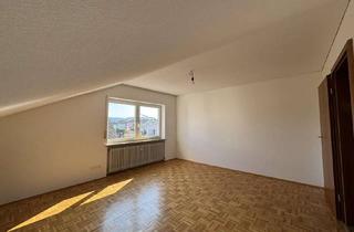 Wohnung mieten in Uhlandstraße, 92637 Hammerweg, Helle, geräumige und frisch sanierte 2,5 Zimmer-Dachgeschosswohnung