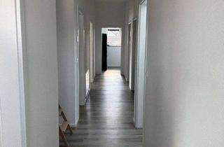 Wohnung mieten in 89150 Laichingen, Neuwertige 4-Zimmer-Dachgeschosswohnung mit Balkon sofort Verfügbar.