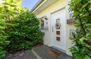 Doppelhaushälfte kaufen in 23684 Scharbeutz, Scharbeutz-Klingenberg - Doppelhaushälfte mit 4 Zimmern + Spitzboden + Terrasse + Garten + Garage