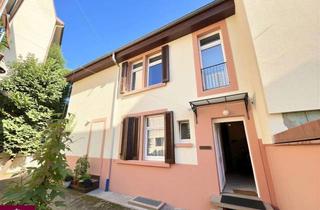 Haus kaufen in 79102 Wiehre, Grund: solide. Kleines MFH in der Freiburger Wiehre