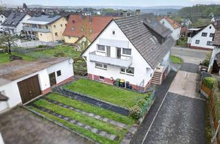 Doppelhaushälfte kaufen in 75334 Straubenhardt, Für Gestalter: Doppelhaushälfte mit Potenzial, Balkon & Garage