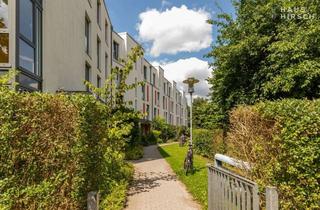 Wohnung kaufen in 22529 Lokstedt, Städtisches Refugium: Erdgeschosswohnung mit eingezäuntem Garten und 2 TG-Stellplätzen