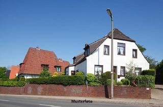 Haus kaufen in 97523 Schwanfeld, 2-Familienhaus mit 2 Garagen - großzügige Raumgestaltung
