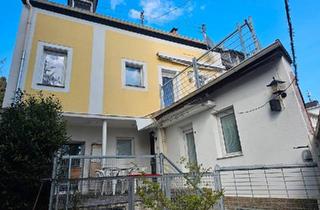 Mehrfamilienhaus kaufen in 66130 Saarbrücken, Saarbrücken - HAUS MIT 6 WOHNEINHEITEN, 2 TERRASSEN UND KELLER