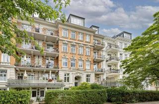 Wohnung kaufen in 20253 Hoheluft-West, Bezugsfertiger Altbau mit Süd-West-Balkon, Weitblick & Jugendstil-Charme