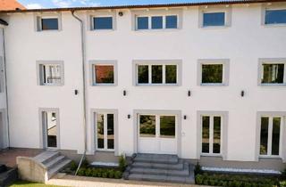 Wohnung kaufen in 15370 Petershagen, Provisonsfrei - Altbaucharme & großzügige Terrasse – Ihr neues Zuhause wartet