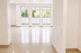 Wohnung mieten in Hiärm-Grupe-Straße 28, 49080 Wüste, Großzügige, helle 4-Zimmer-Wohnung mit Balkon und EBK mitten in der Wüste