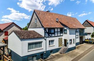 Haus kaufen in 36320 Kirtorf, Viel Raum für Generationen – vielseitiges Anwesen mit drei Wohnbereichen in direkter Feldrandlage