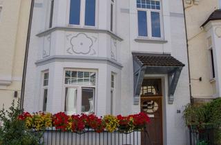 Wohnung kaufen in 28209 Bürgerweide/Barkhof, Provisionsfreie Moderne 3‑Zimmer‑Wohnung mit 45 m² Terrasse in Altbremer 6‑Parteienhaus