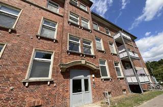 Wohnung mieten in Vorwerker Str. 107, 23554 St. Lorenz Nord, Geräumige 2 Zimmer- Wohnung mit Wohnküche, Balkon und Duschbad im Dachgeschoss