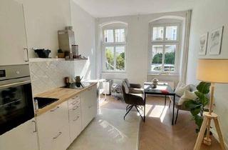 Wohnung mieten in 12489 Adlershof, Frisch saniert & möbeliert: Helle 2-Zimmer-Wohnung 52 m² Berlin-Adlershof - 999,00 € insgesamt.