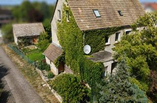 Haus kaufen in Am Kirchberg, 99195 Eckstedt, Das Haus freut sich darauf, saniert zu werden – viel Platz und eine gute Substanz in Eckstedt